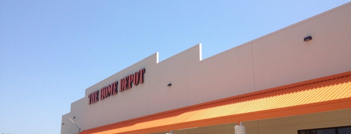 The Home Depot is one of Constaさんのお気に入りスポット.
