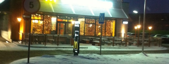 McDonald's is one of Locais curtidos por Алексей.