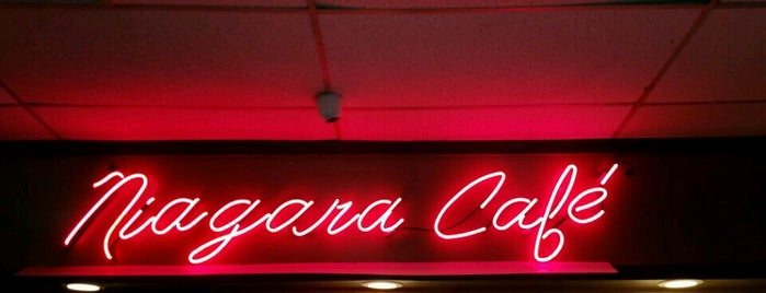 Niagara Cafe is one of Lugares favoritos de Nia.