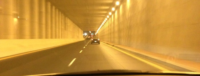 Sari Street Tunnel is one of L Alqahtani.さんのお気に入りスポット.
