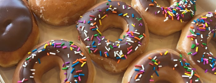 Krispy Kreme is one of Locais salvos de Ryan.