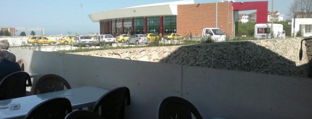 Akçakoca Şehirlerarası Otobüs Terminali is one of สถานที่ที่ K G ถูกใจ.