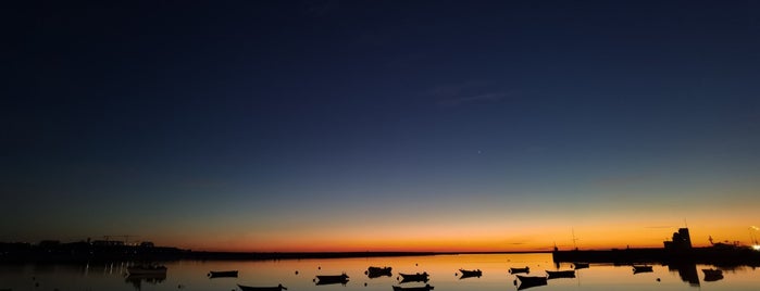 Farolins da Barra do Douro is one of Tristan 님이 좋아한 장소.