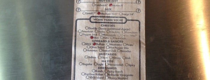 Which Wich Superior Sandwiches is one of Lugares favoritos de Monique.