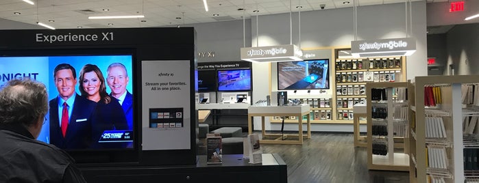 XFINITY Store by Comcast is one of Lieux qui ont plu à Ed.
