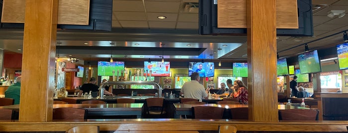 Applebee's Grill + Bar is one of Places I Visit.