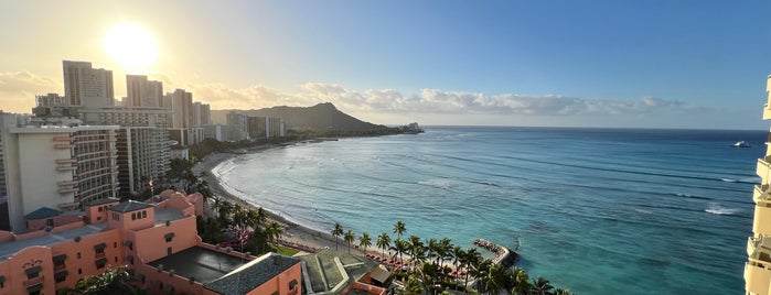 Sheraton Waikiki is one of Lugares favoritos de Armando.