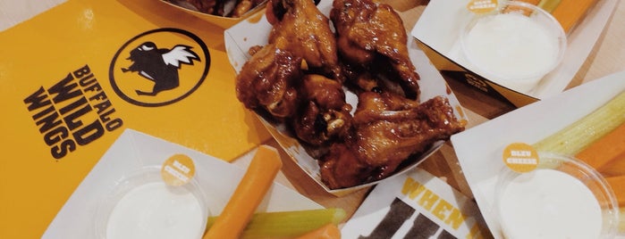 Buffalo Wild Wings is one of Lugares favoritos de Bryan.