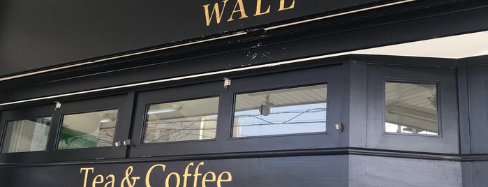WALL tea & coffee is one of カフェ.