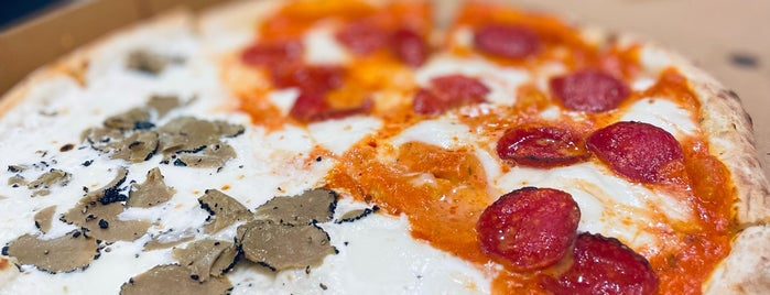 Pizzano is one of Lieux sauvegardés par Queen.