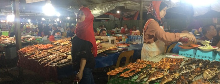 Pasar Malam Sinsuran (Night Market) is one of KK.