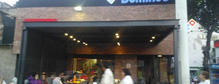 Domino's Pizza is one of Tempat yang Disukai Luis.