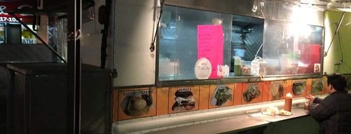 taco truck is one of Albertさんのお気に入りスポット.
