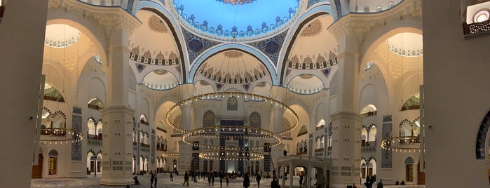 Çamlıca Camii is one of Tempat yang Disukai Enes.