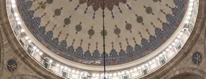 Mezquita de Eyüp Sultan is one of Lugares favoritos de Enes.