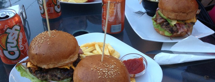 Johnny's Bistro is one of Burgerblog.hu - 2013 legjobb hamburgerei.