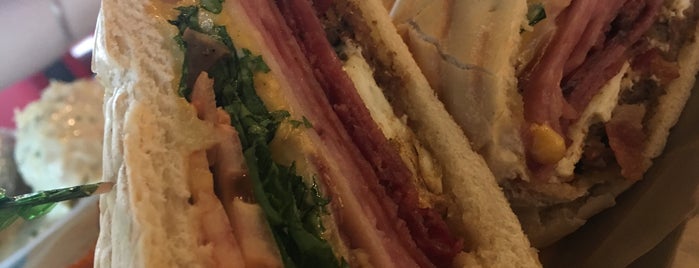 Mr. Sandwich Bistro is one of Kimmieさんの保存済みスポット.