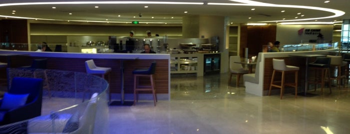 Air China First Class Lounge is one of Lieux qui ont plu à E. Levent.