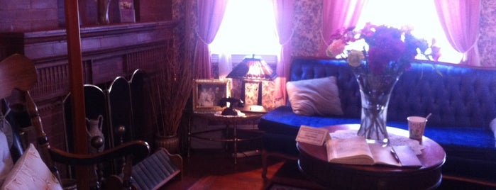 Coolidge Corner Bed And Bagel is one of Michael : понравившиеся места.