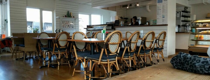 Katsu Sushi Café is one of Lugares favoritos de Claes.