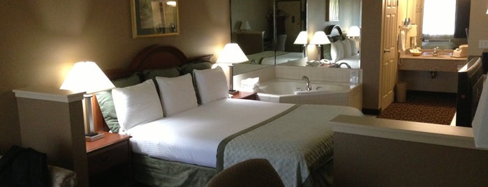 Hawthorn Suites by Wyndham Napa Valley is one of Andrewさんのお気に入りスポット.