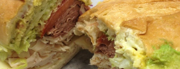 Arizona Sandwich Co. & Catering is one of Posti che sono piaciuti a William.