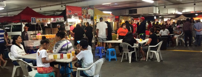 Hunters Plaza Night Markets is one of Orte, die Nate gefallen.