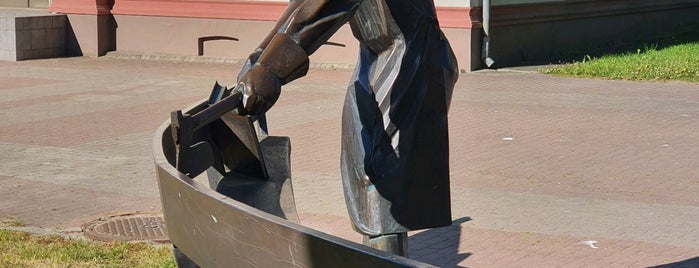 Liepājas himnas tēlu skulptūras is one of Liepaja Places.
