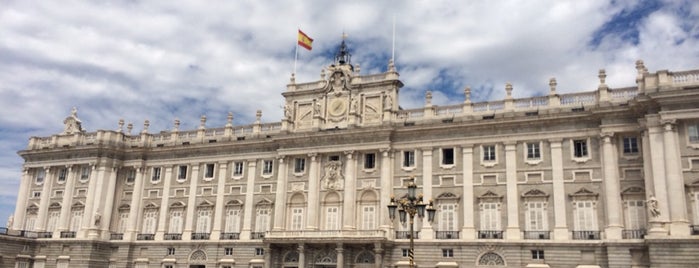 Palacio Real de Madrid is one of Orte, die Julia gefallen.