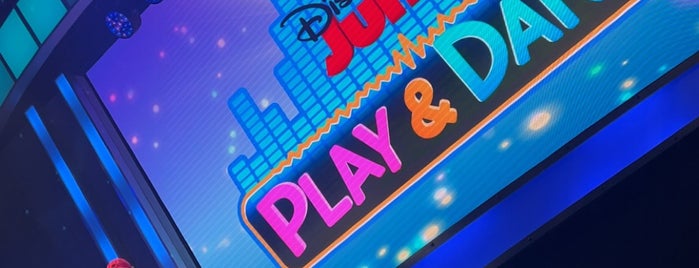 Disney Junior Dance Party! is one of Locais curtidos por Justin.