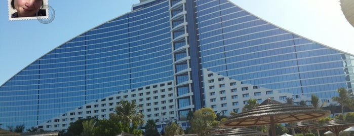 Jumeirah Beach Hotel is one of Orte, die Sam gefallen.