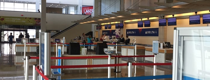 Bill and Hillary Clinton National Airport (LIT) is one of สถานที่ที่บันทึกไว้ของ JRA.