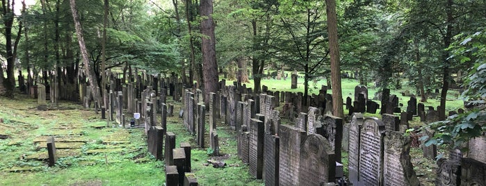 Jüdischer Friedhof Altona is one of Hamburg: Sehenswürdigkeiten.