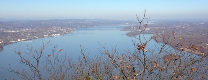 Storm King State Park is one of Cliffs Adventure List.