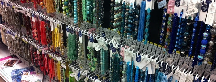 JOANN Fabrics and Crafts is one of Lugares favoritos de Emily.