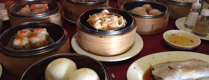 China Court Restaurant 中華閣 is one of Plwm : понравившиеся места.