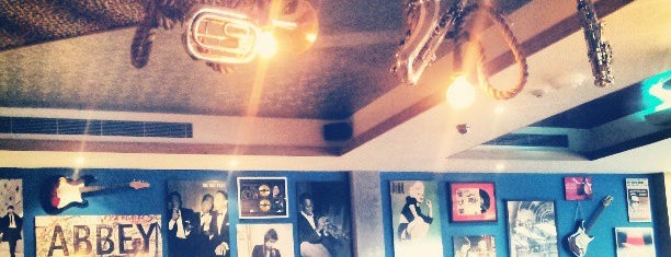 Abbey Road Cafe is one of Tempat yang Disukai danny85.