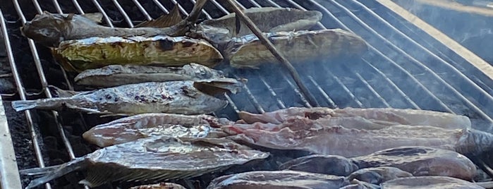 Warung Makan Ikan Segar Lae-Lae is one of Tempat makan favorit.