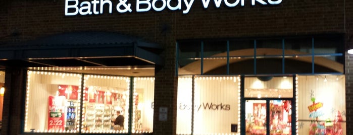 Bath & Body Works is one of สถานที่ที่ Sheena ถูกใจ.