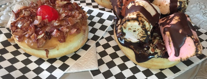 Boom Donuts is one of postres.