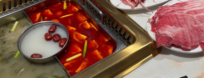 Hot and Hot 沸腾三国 火锅 is one of Dinner / Food / Snacks NL.