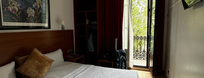 Hostal Ciudad Condal is one of BCN try.