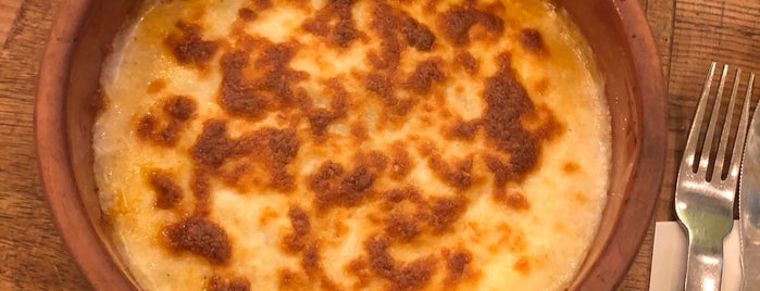 Paul's Lasagne is one of Lugares favoritos de Serpil.