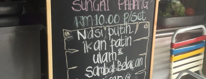Bukit Belimbing Food Court is one of Makan @ Seri Kembangan/Serdang.
