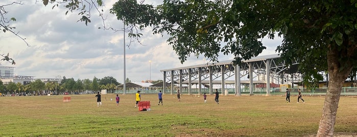 Kompleks Sukan Gong Badak is one of melaka.