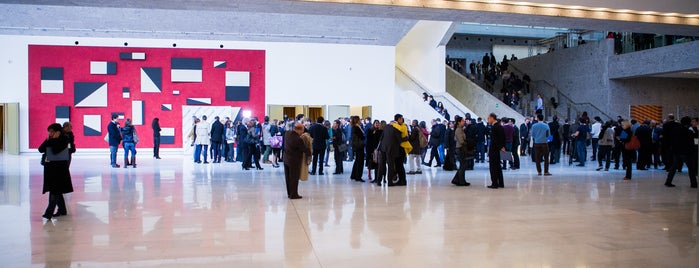 Università Commerciale Luigi Bocconi is one of Menia'nın Beğendiği Mekanlar.