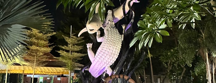 Patung Suro dan Boyo is one of 巨像を求めて.