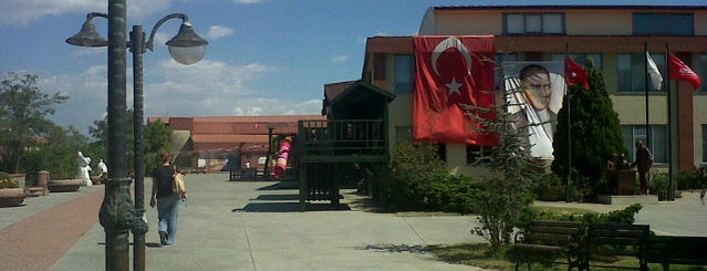 Marmara koleji is one of Tempat yang Disimpan Sencer.