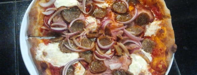Pizzeria Tivoli is one of Locais salvos de ☕️.