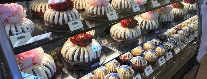 Nothing Bundt Cakes is one of Lugares favoritos de Michael.